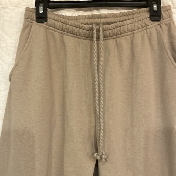 NWOT Sporty & Rich joggers - Picture 5 of 7